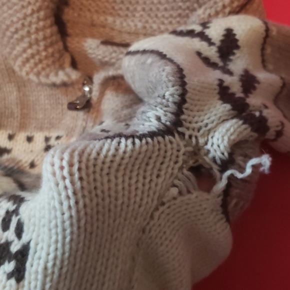 100% lambswool sweater- Aritzia TNA - Picture 4 of 7